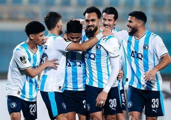 足球：阿尔阿赫利对金字塔在非洲冠军联赛